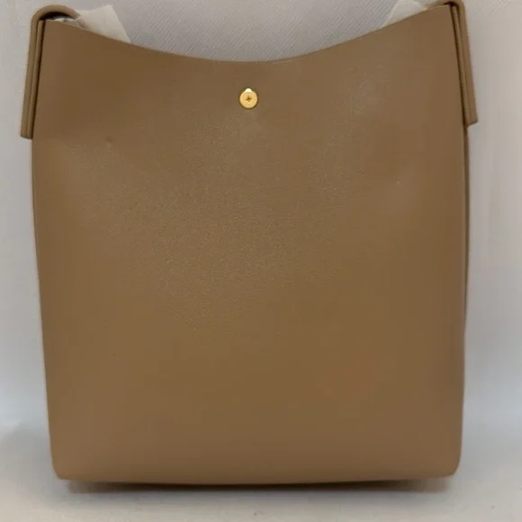 Samara Vegan Crossbody Bag with Skin & Co Truffle Therapy Toner & Cleansing Oil - Picture 10 of 11